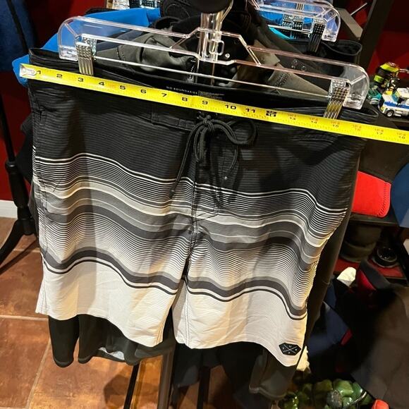 No Boundaries Swim Shorts Trunks Men Sz 32 lightweight Black Gray - Picture 5 of 7